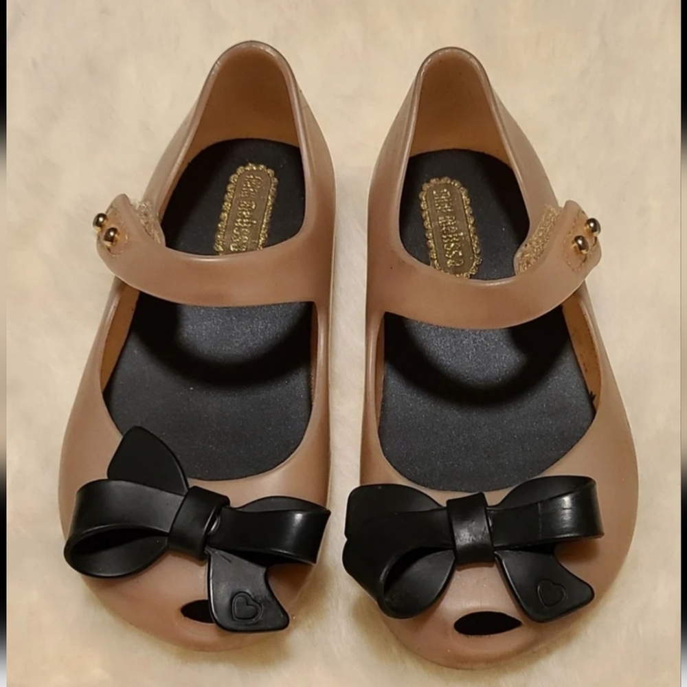 Stylish Beige Mary Jane Flats with Black Bow